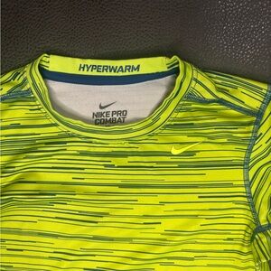 NIKE PRO HYPERWARM COMPRESSION MOCK GRAPHIC L/S VOLT/GYM BLUE/LIME/KIDS